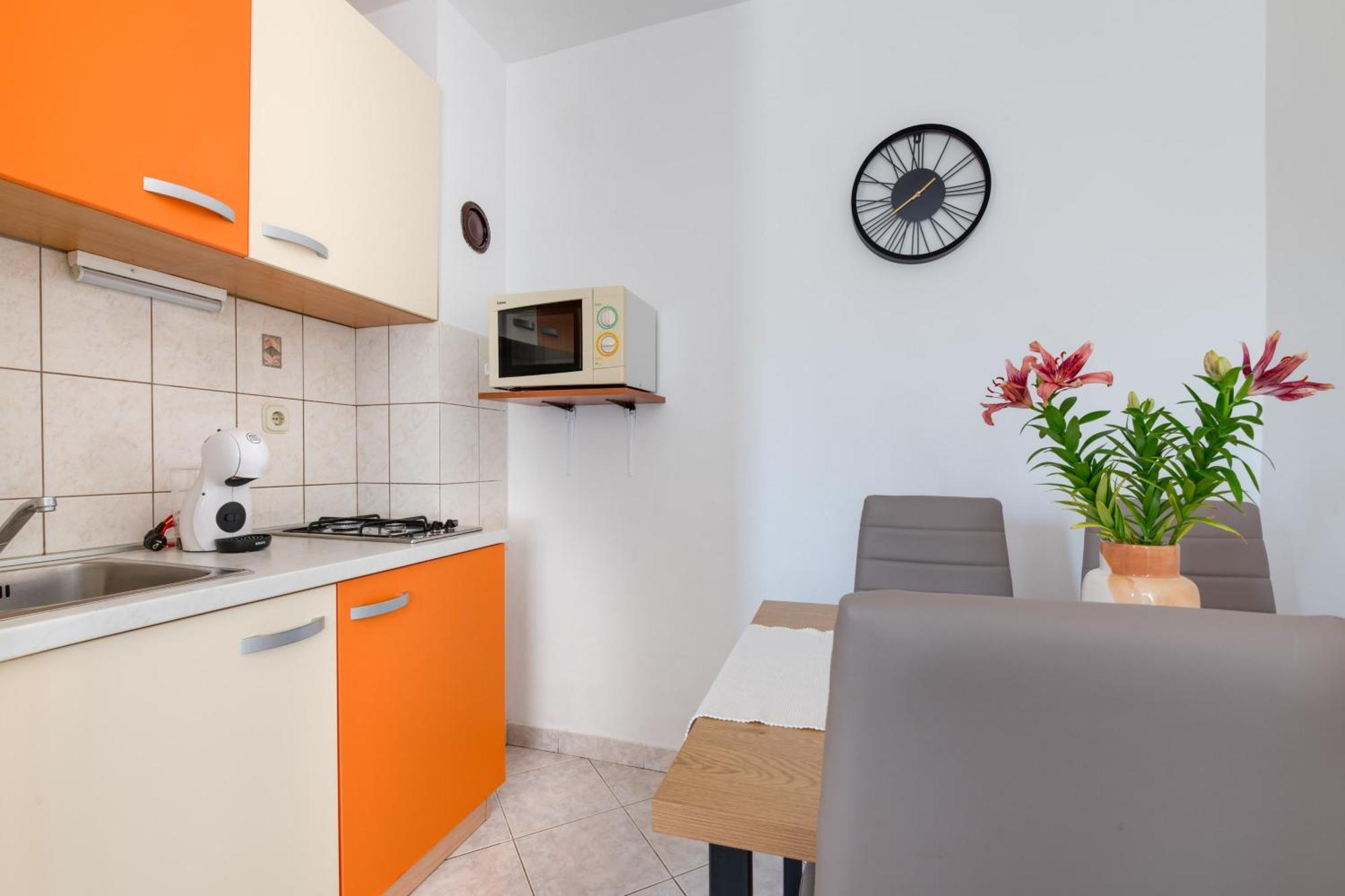 Villa Livia With Three Nice Apartments, Swimming Pool, Childrens Playground, Barbecue And Free Parking Liznjan Bagian luar foto