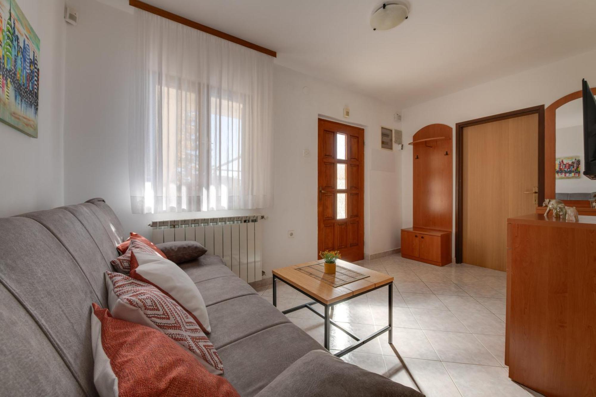 Villa Livia With Three Nice Apartments, Swimming Pool, Childrens Playground, Barbecue And Free Parking Liznjan Bagian luar foto