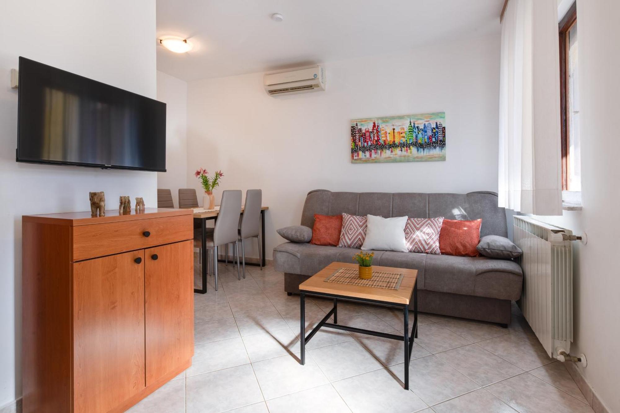 Villa Livia With Three Nice Apartments, Swimming Pool, Childrens Playground, Barbecue And Free Parking Liznjan Bagian luar foto
